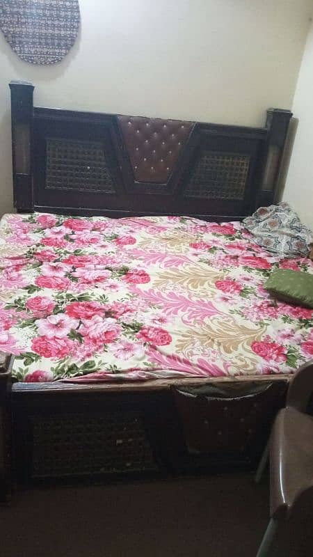 bed with mattress almari and divider 1