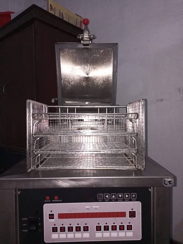 Henny Penny Pressure Fryer 2