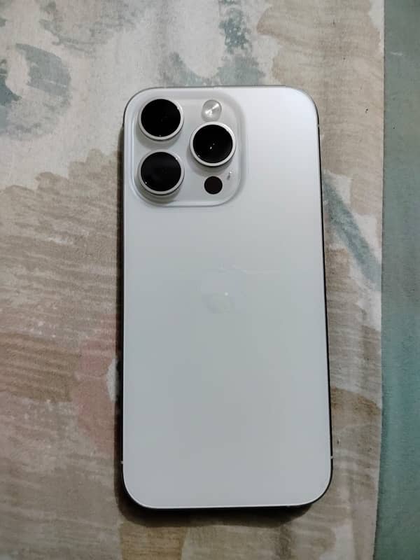 iPhone 15 pro white titanium 4