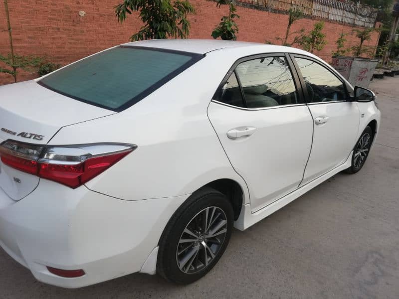 Toyota Corolla Altis 1.6 2017 Facelift 5