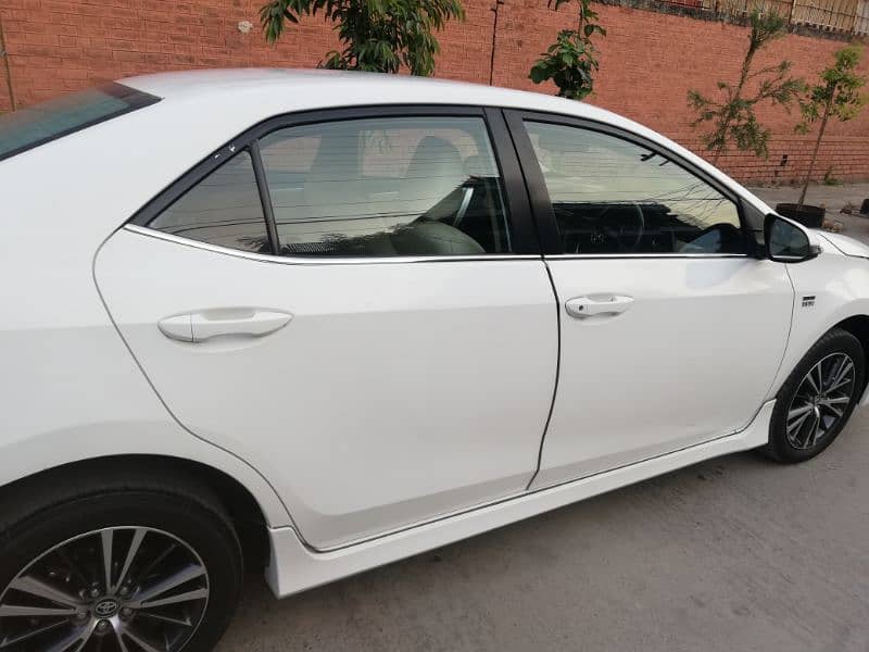 Toyota Corolla Altis 1.6 2017 Facelift 6