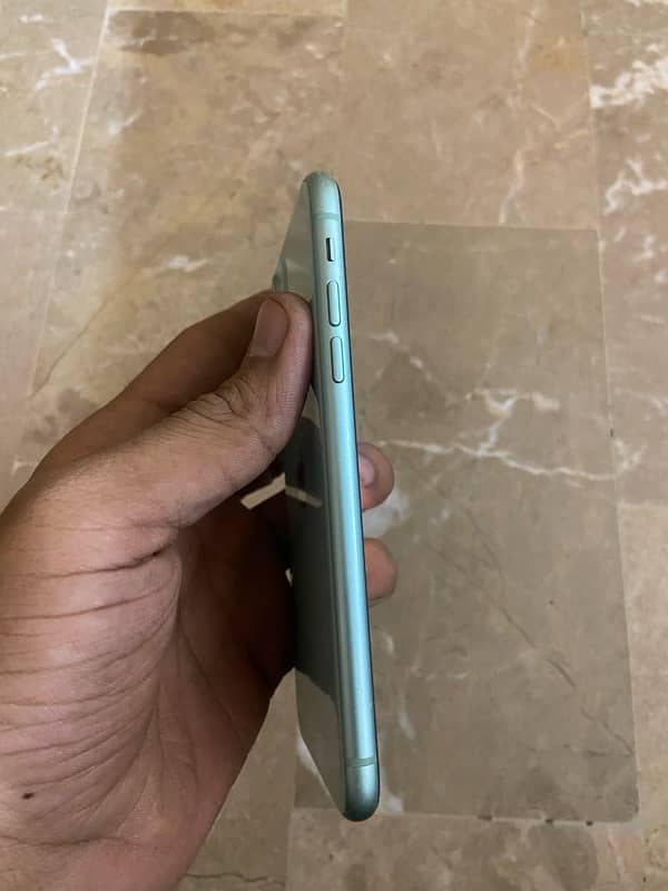 iPhone 11 64Gb PTA APPROVED (dual sim) 4