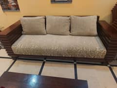 5 seater sofa in excellent condition for urgent sale