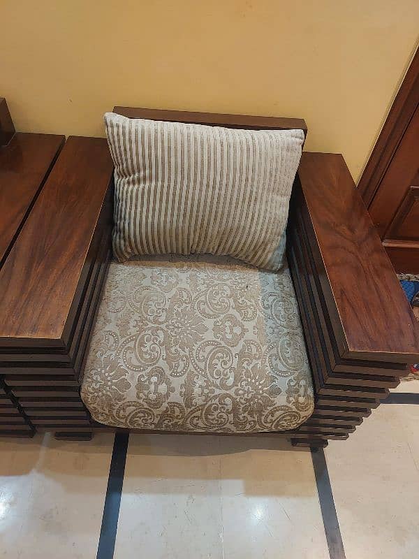 5 seater sofa in excellent condition for urgent sale 1