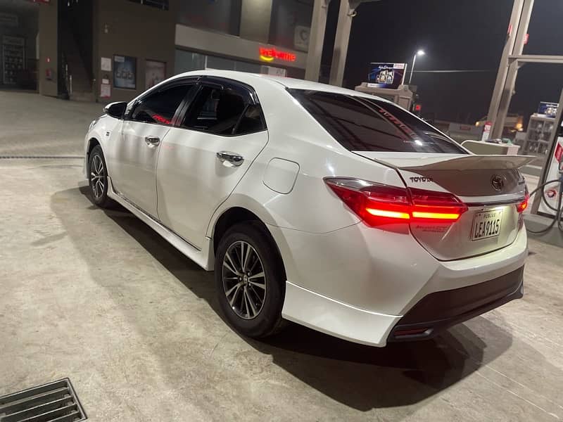 Toyota Corolla Altis 2017 4