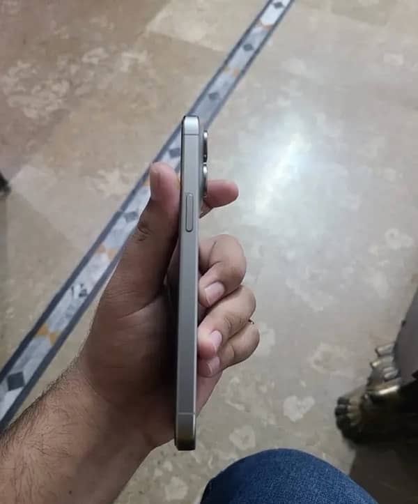 iPhone 15 pro max factory unlocked 2