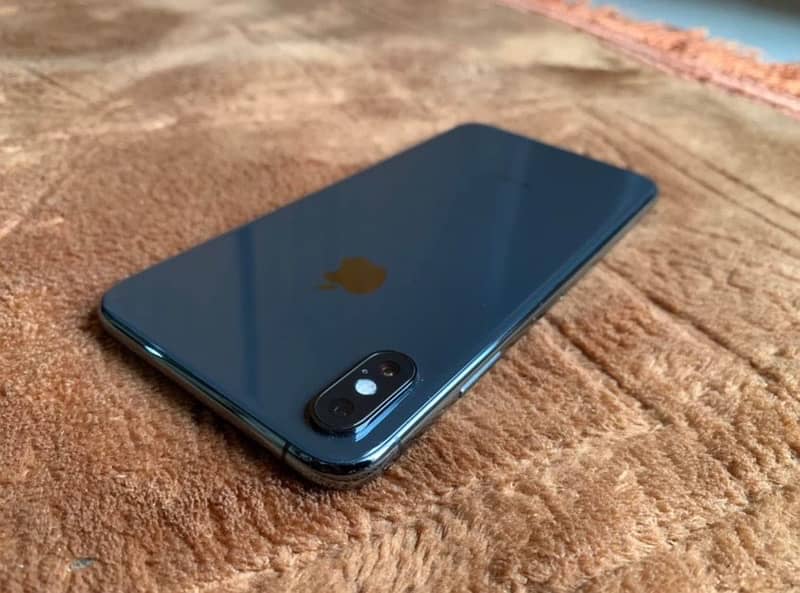 I phone xs max Factory unlocked 1