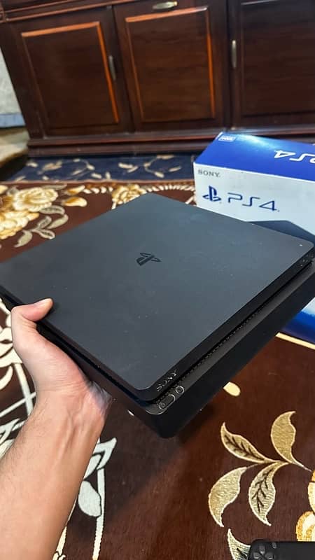 PS4 Slim 1