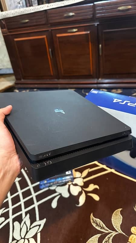 PS4 Slim 2