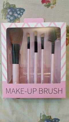 Makeup Bushes