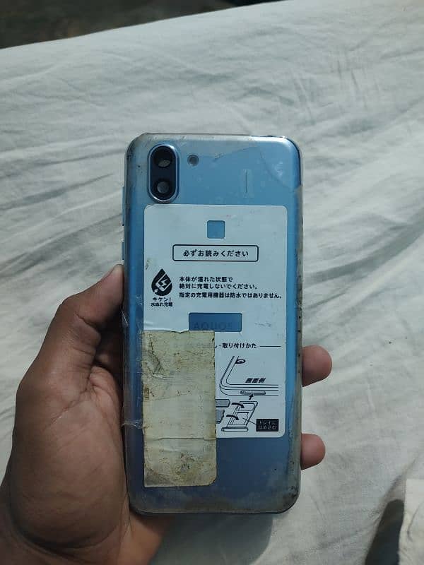 Aquos r2 panel and body 6