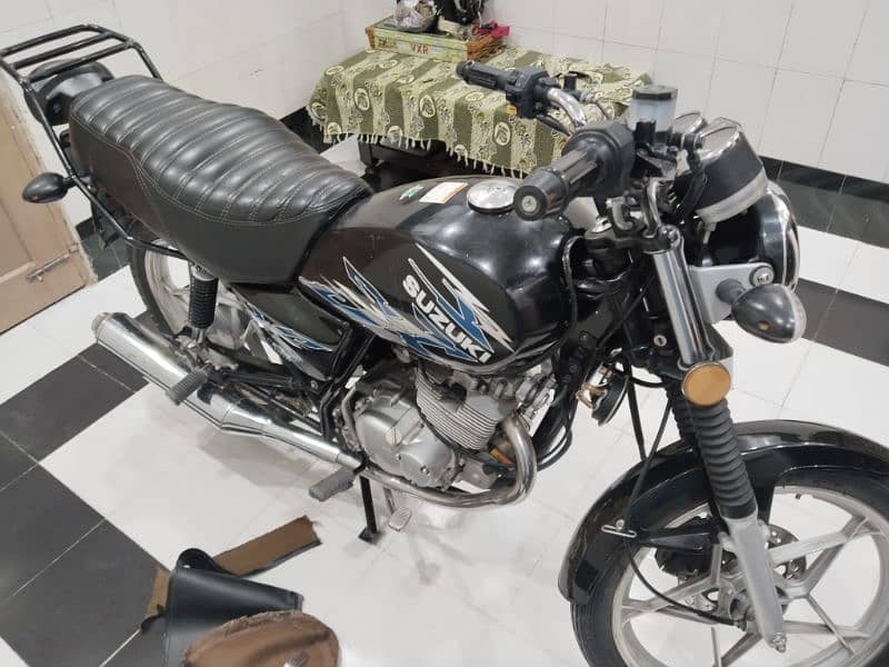 Suzuki Gs150 SE 2022 model Islamabad number lush condition 1