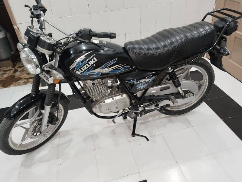 Suzuki Gs150 SE 2022 model Islamabad number lush condition 5