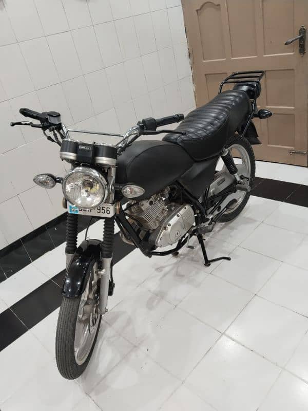 Suzuki Gs150 SE 2022 model Islamabad number lush condition 6