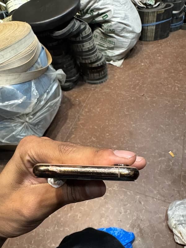 iphone xs gold pta aaproved 1