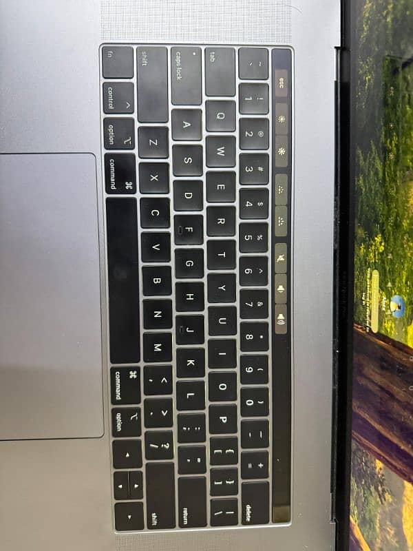 Macbook Pro 2018 15 Inch 16Gb Ram 5