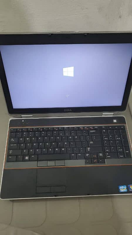 Dell laptop core i7 , 2ndg 3