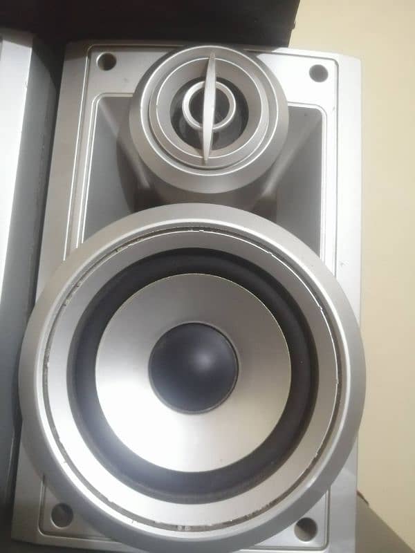 Panasonic speaker made in Malaysia with amplifier 3