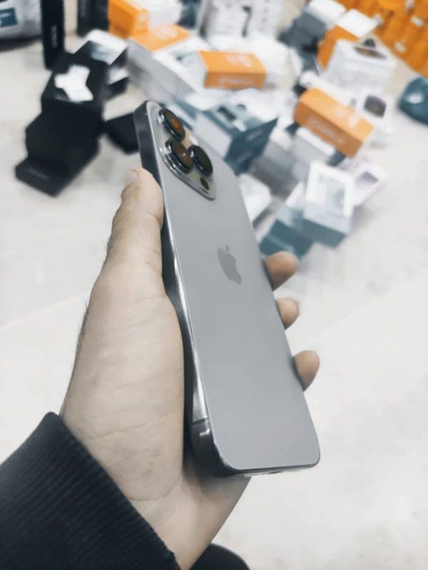 aslamualikum iphone 15 pro Max 512 gb my contact no 0334-3549985 1