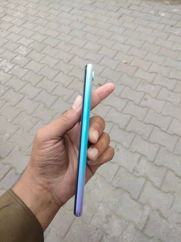 vivo y1s 2/32 with box and charge all ok koi masla nhi 3