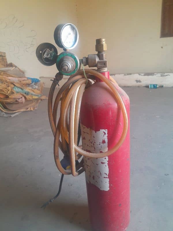 oxygen cylinder 1