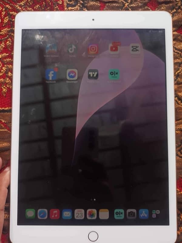 ipad 8 generation with box charger 2