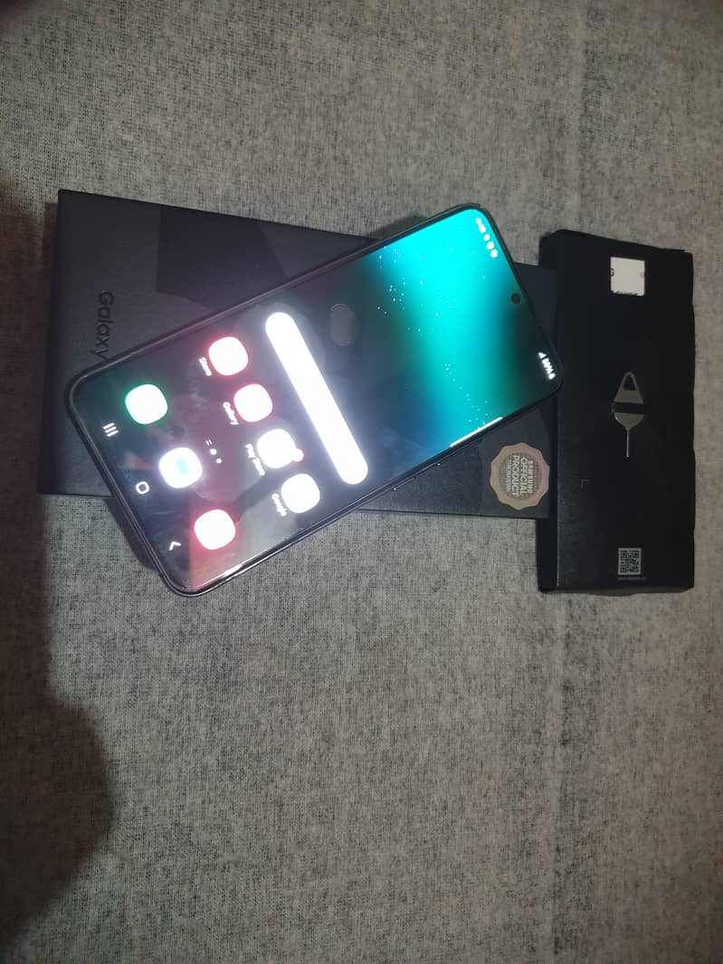 S22 Official Pta Approved. Dual Sim. Green Color. 8gb 256gb. Full Box. 0