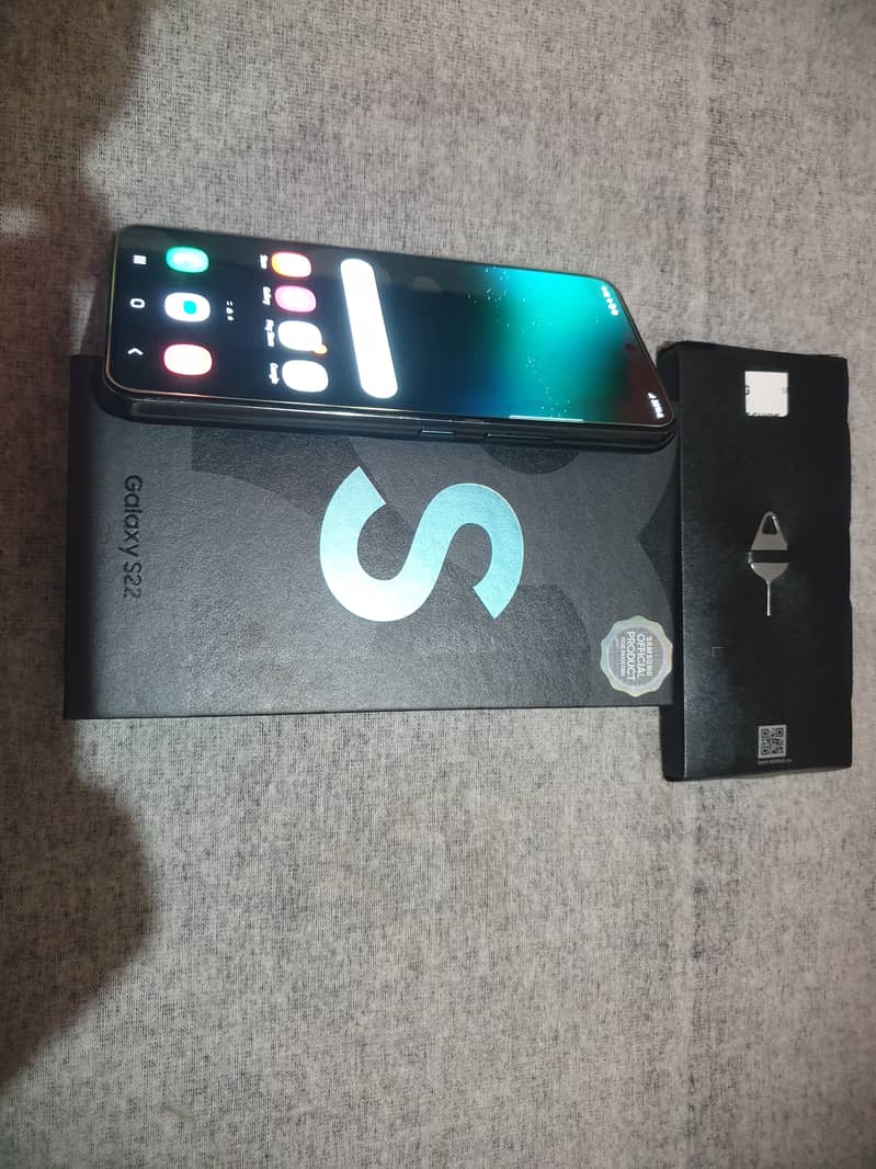 S22 Official Pta Approved. Dual Sim. Green Color. 8gb 256gb. Full Box. 1