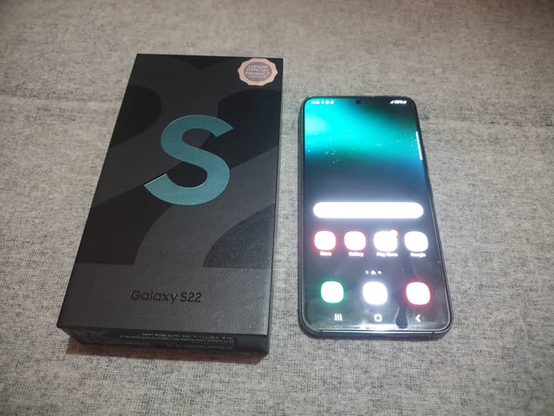 S22 Official Pta Approved. Dual Sim. Green Color. 8gb 256gb. Full Box. 13