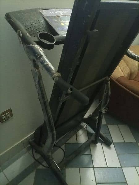 treadmill in working condition for sale only belt is having issue 5