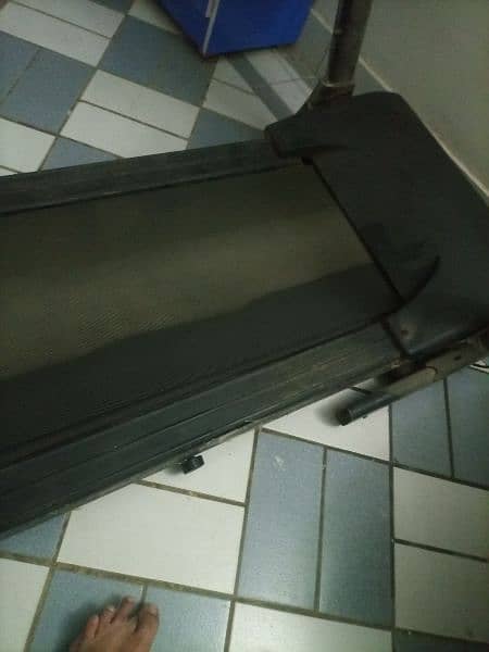 treadmill in working condition for sale only belt is having issue 10