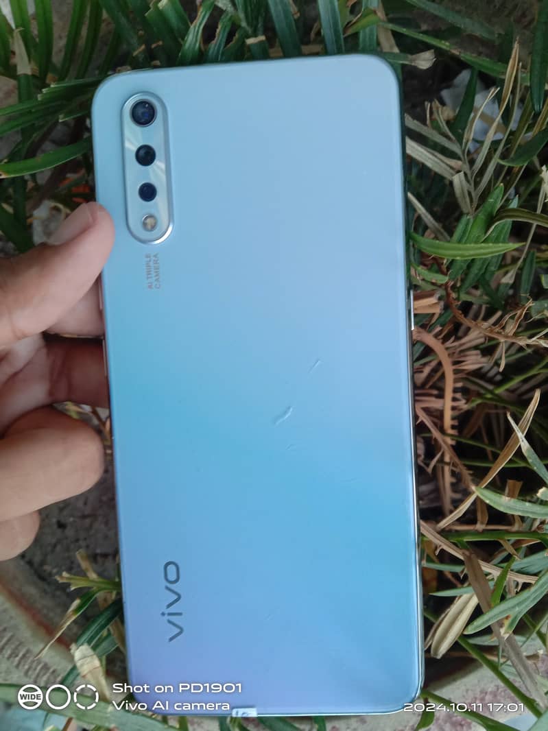 new vivo y s1 8/256 with box and charger 1