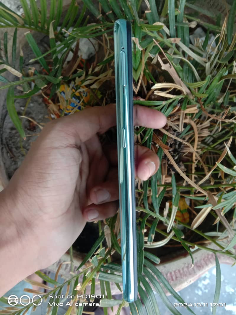 new vivo y s1 8/256 with box and charger 4