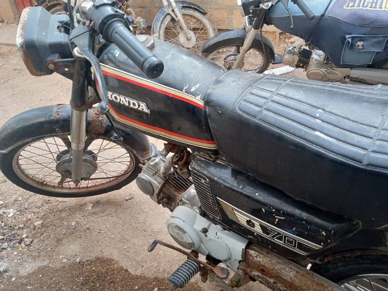 Honda 70 model 1982 mobile number 03111072187 1