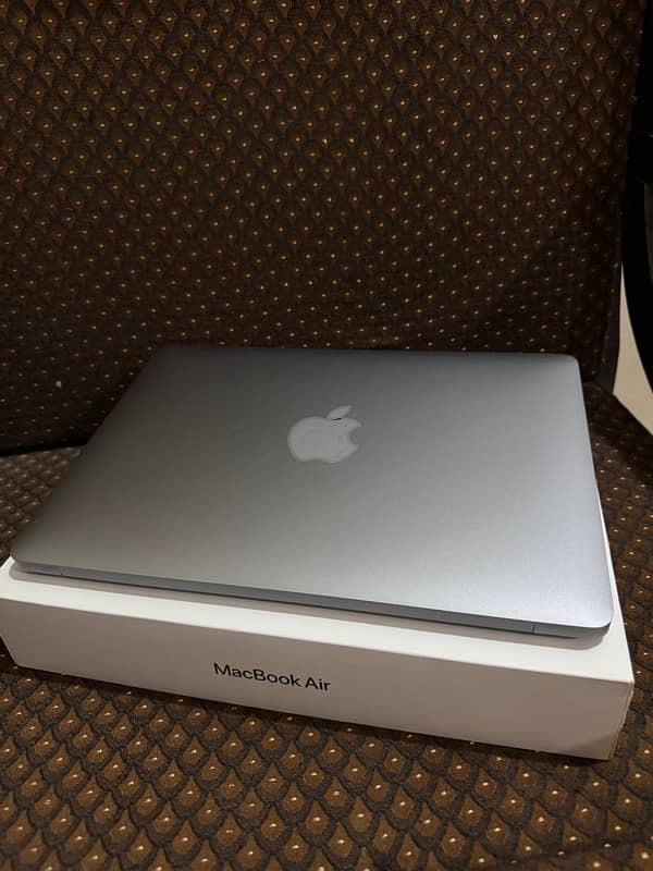 Macbook Air M1 8/256 gb perfect condition 8