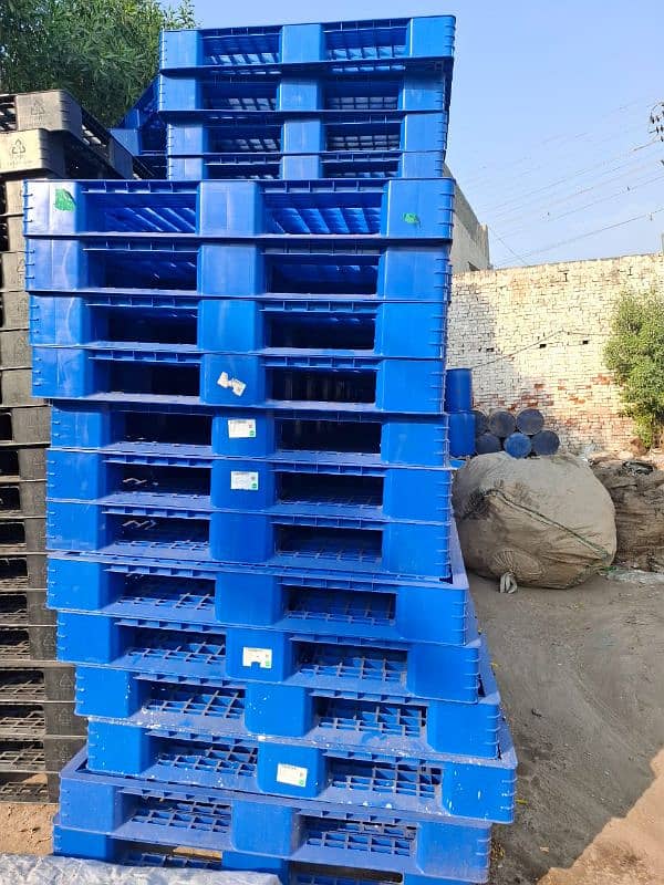 plastic wooden pallets 1