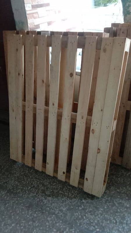 plastic wooden pallets 3