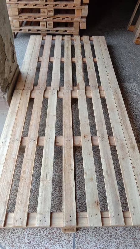 plastic wooden pallets 4