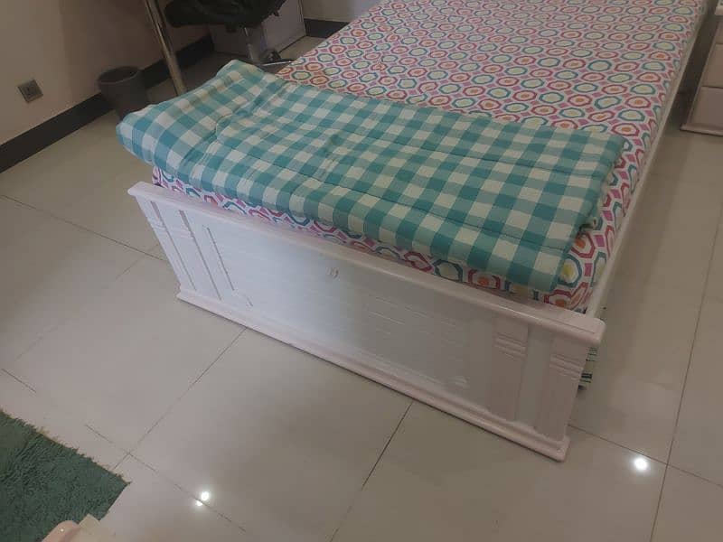 single bed with one side table 3