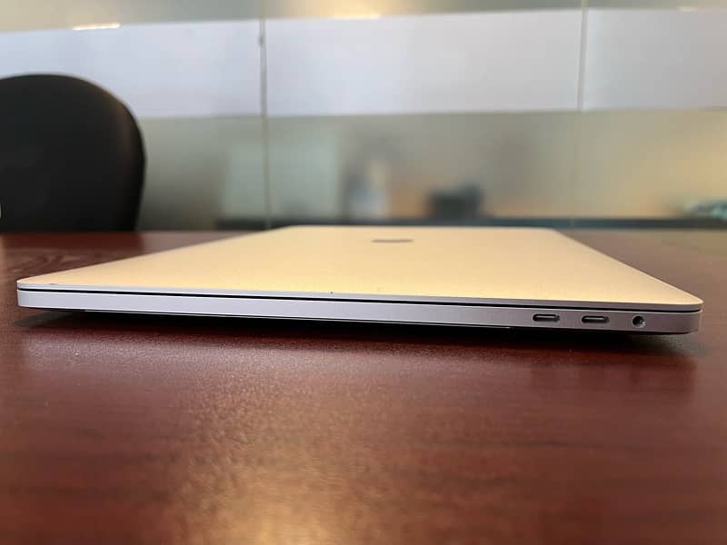 MacBook Pro late 2019 16 inches core i9 32 GB 2