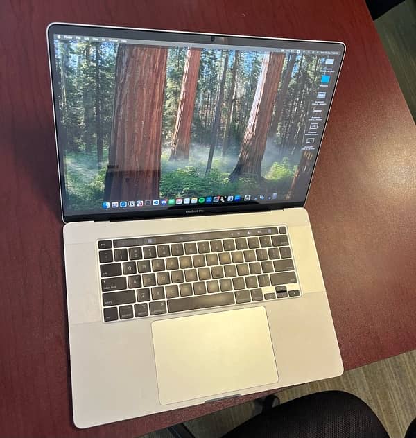 MacBook Pro late 2019 16 inches core i9 32 GB 4