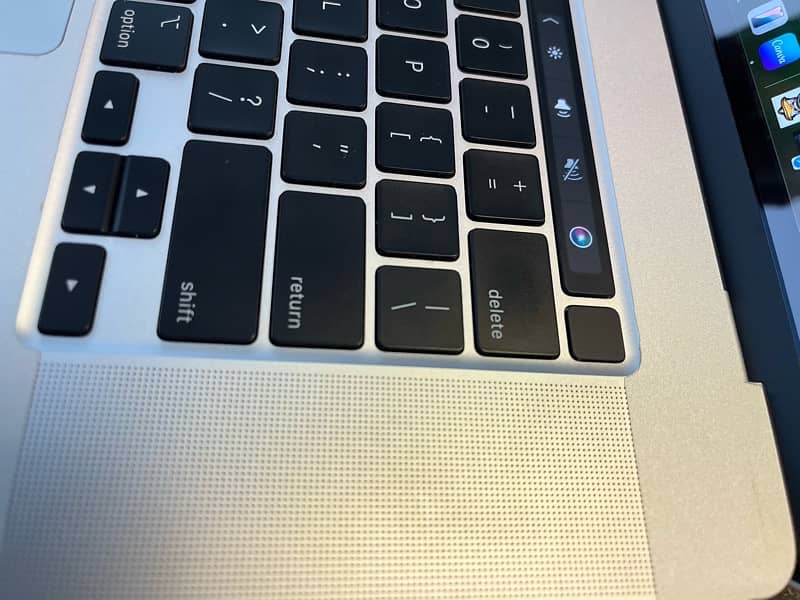 MacBook Pro late 2019 16 inches core i9 32 GB 5