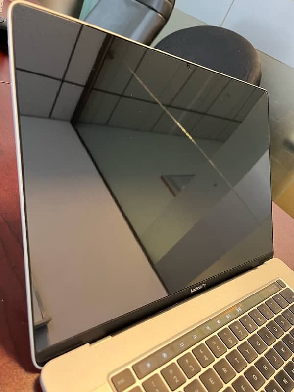 MacBook Pro late 2019 16 inches core i9 32 GB 6