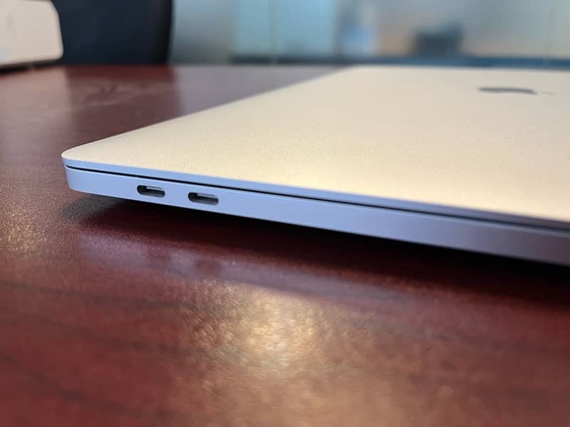 MacBook Pro late 2019 16 inches core i9 32 GB 7