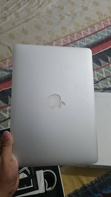 Apple MACBOOK Pro 0