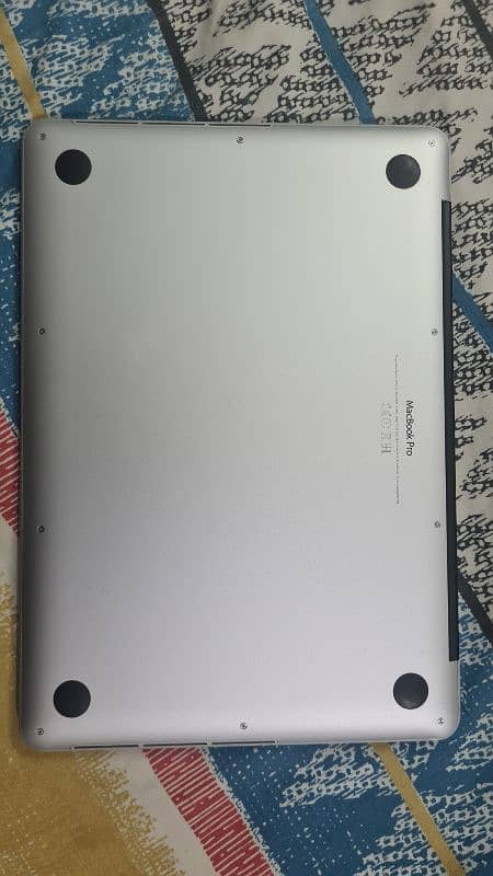 Apple MACBOOK Pro 1