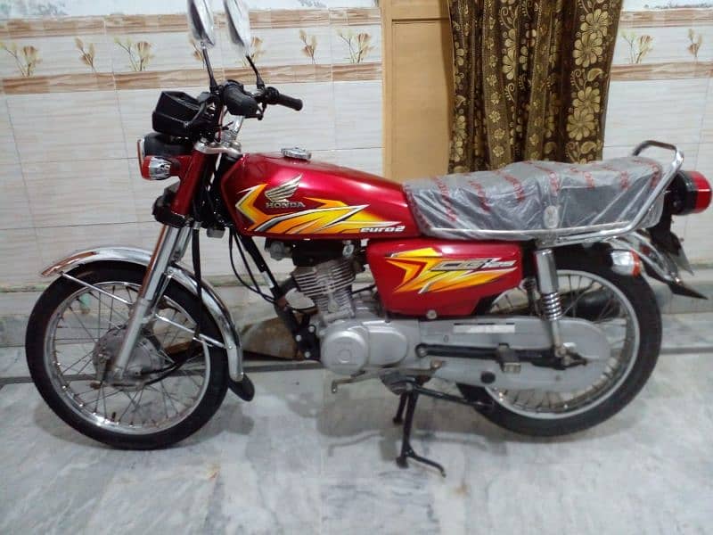 WhatsApp contact 0320.4576. 683 Honda 125 cc Red color engine ok hai 1