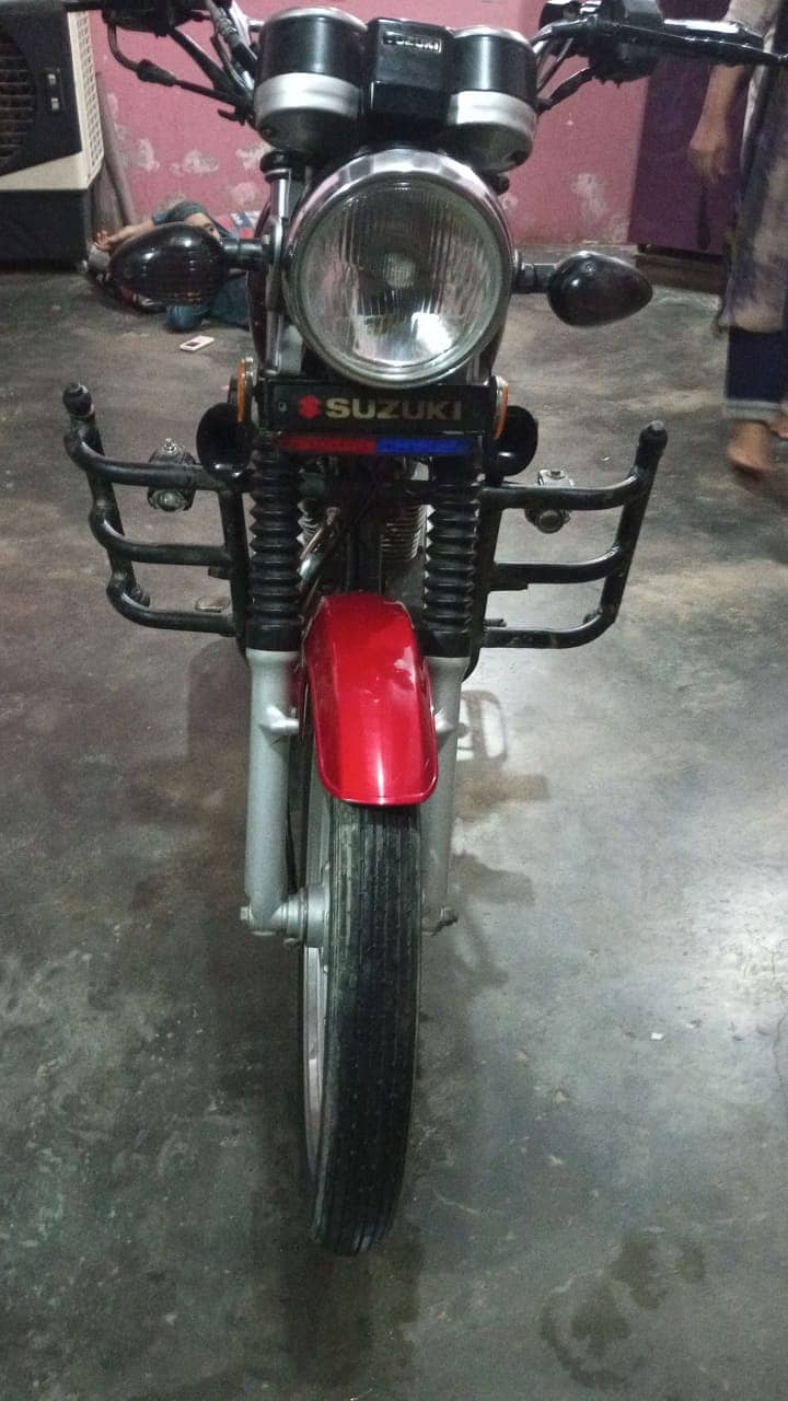 Suzuki GR 150 1