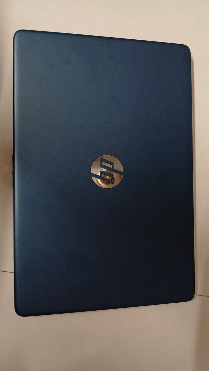 selling hp 15 ef-2126wm | Ryzen 5 5500u | 16 GB | 256GB (slight fault) 1