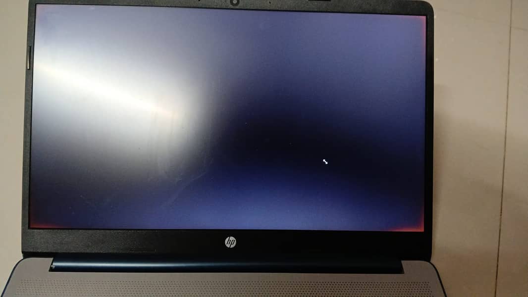 selling hp 15 ef-2126wm | Ryzen 5 5500u | 16 GB | 256GB (slight fault) 10